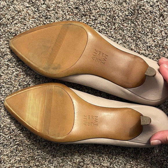 Naturalizer Women's Classic Cream Heels - Picture 5 of 6